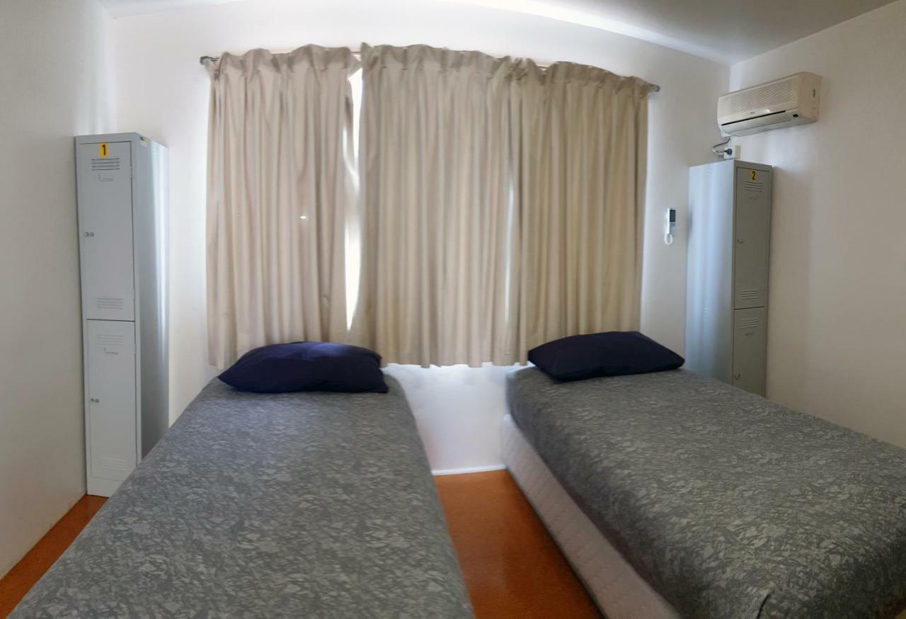 Хостел Bunkers Backpackers Басселтон Екстер'єр фото